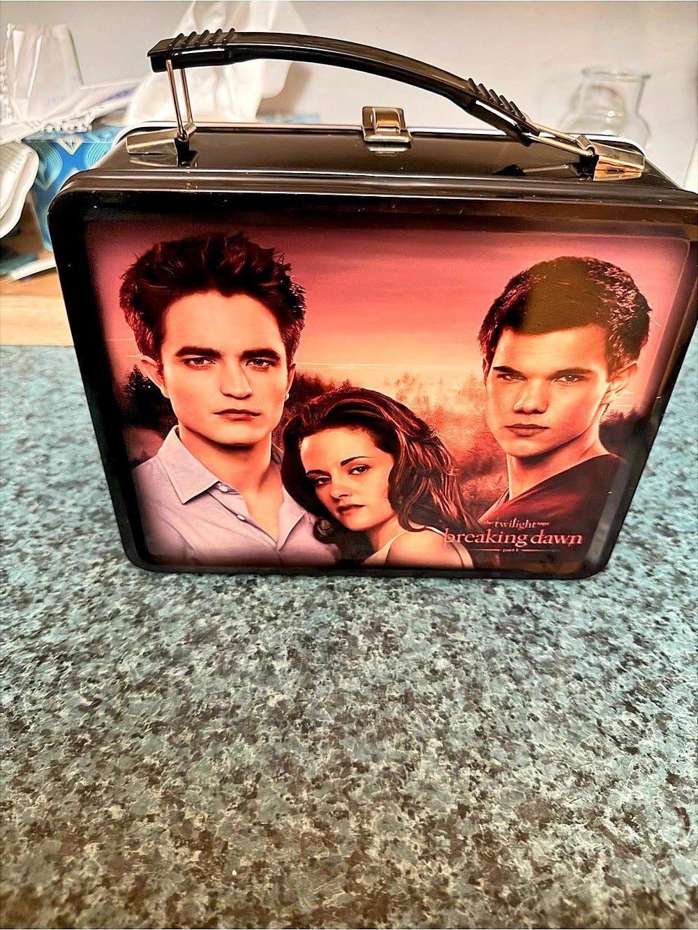 NECA The Twilight Saga: Breaking Dawn Part 1 Metal Lunch Box Black & Pink